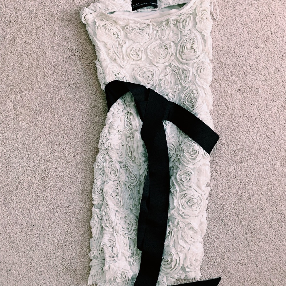 FLOWER BODYCON DRESS